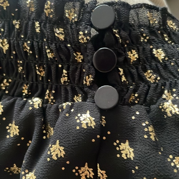 Elegant Black & Gold Print Top - ROSE + OLIVE - Size Large - Picture 16 of 16